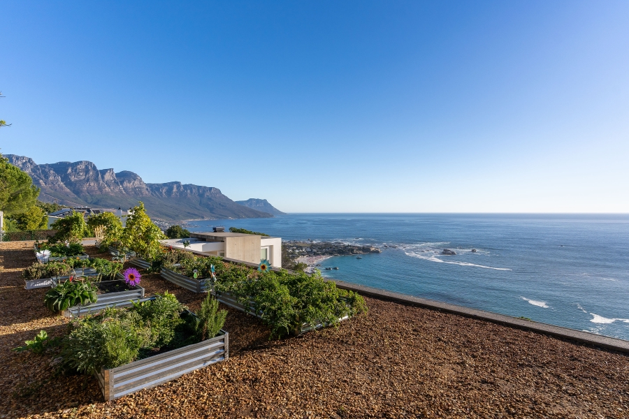 To Let 6 Bedroom Property for Rent in Clifton Western Cape